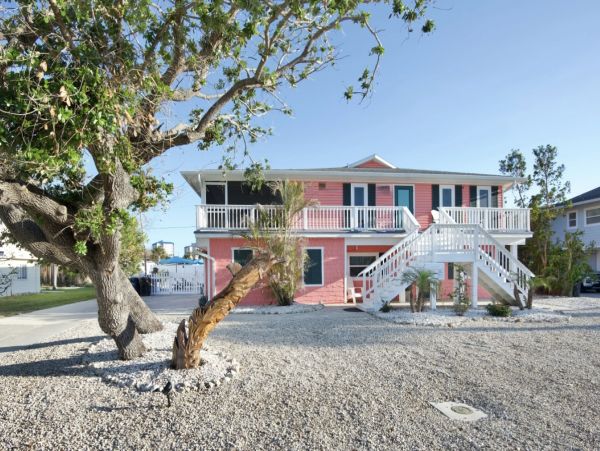 Fort Myers Beach Vacation Rental - Spacious 6 Bedroom Coastal Retreat Near Beach